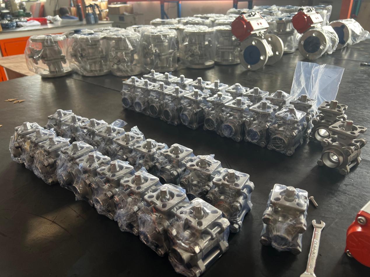 Zhongguan Valves wprowadził dwuczęściowe i trzyczęściowe zawory kulkowe, aby zaspokoić potrzeby różnych scenariuszy.
